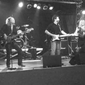 Band-Gitarrist (Mitte) auf dem ZDF-Betriebsfest in Mainz